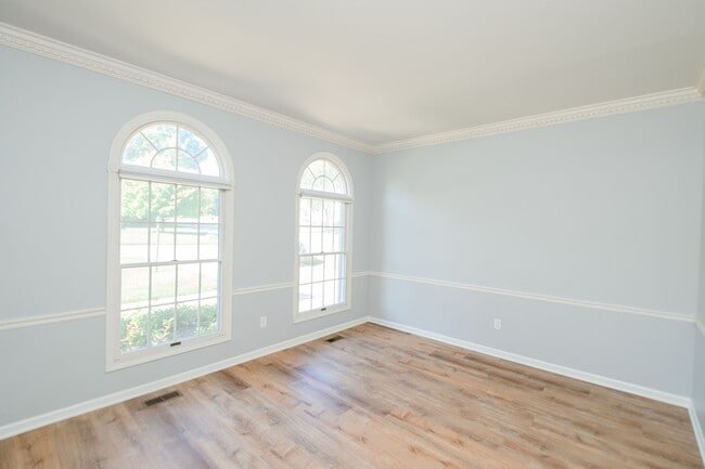 Building Photo - 5 bedroom / 2.5 bathroom Home for Rent in ...
