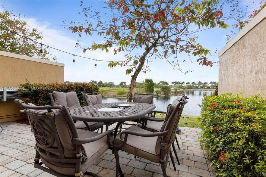 Building Photo - 970 SW 144th Ave