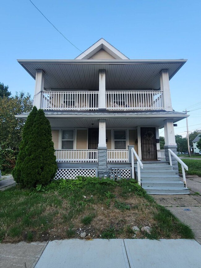 Primary Photo - 2231 W 104th St
