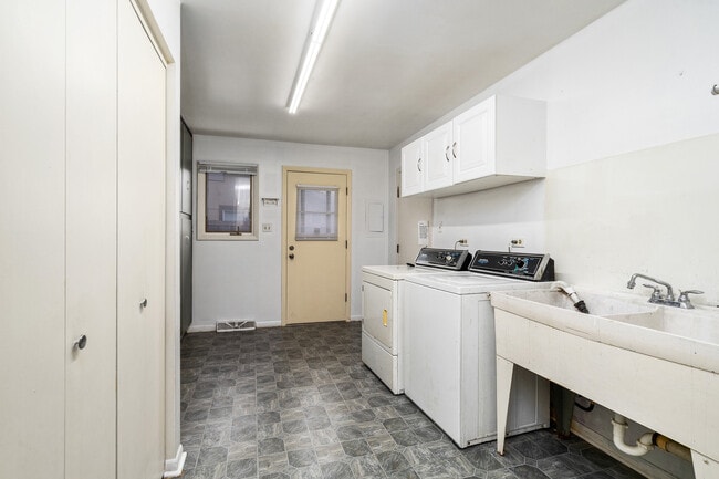 Building Photo - 12305 Derby Ln