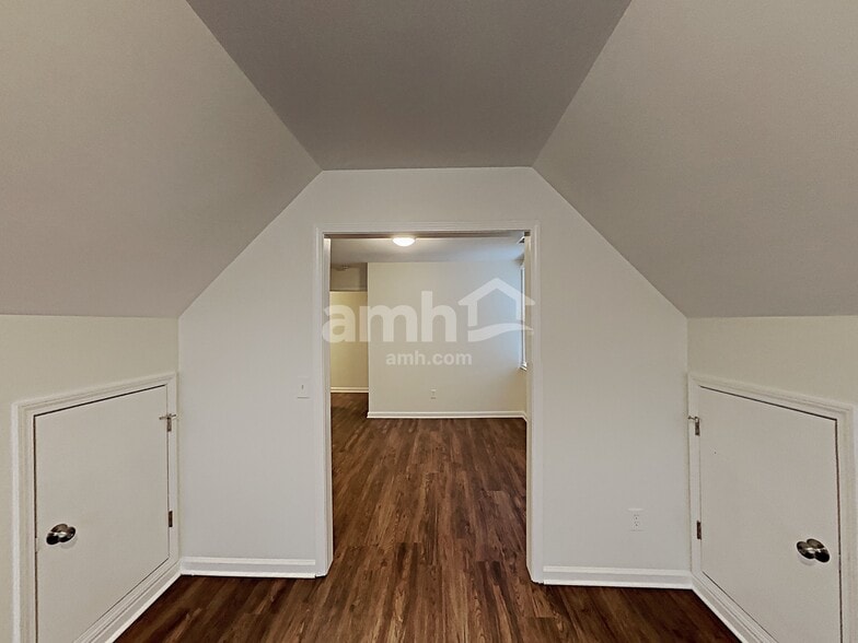 Building Photo - 503 Oriole Farm Trail