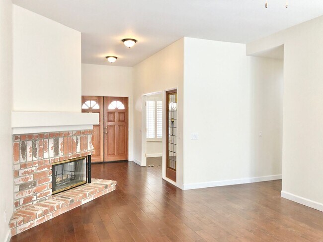 Building Photo - Wonderful Single Story Home, Quiet Neighbo...