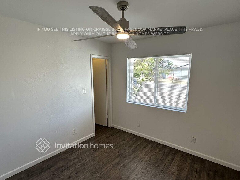 Building Photo - 1631 W Helena Dr