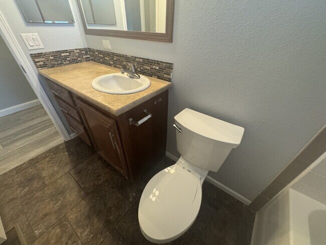 Building Photo - "Spacious 3-Bedroom Oasis with 2 Full Baths on Mount Rainier Ave, Las Vegas – Your Perfect Retrea...