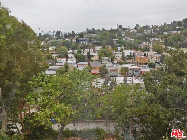 Building Photo - 1621 Silverwood Terrace