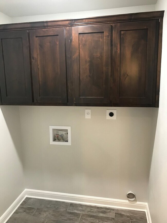 Building Photo - Gorgeous 2 bed/2 bath near Bunny Trail