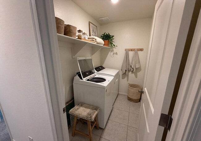 Building Photo - Spacious 5 bed 4.5 bath home in Florence, AZ!