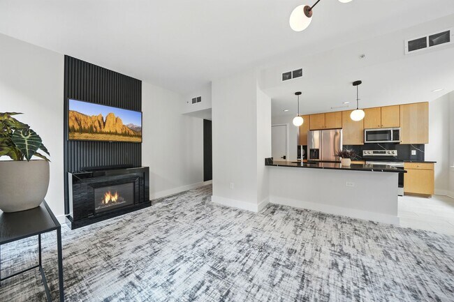 Building Photo - Upgraded Downtown Condo