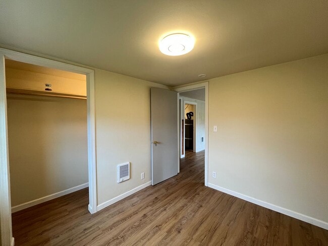 Building Photo - 2 Bed 1 Bath home in Powellhurst-Gilbert! In Unit Laundry and Private yard!