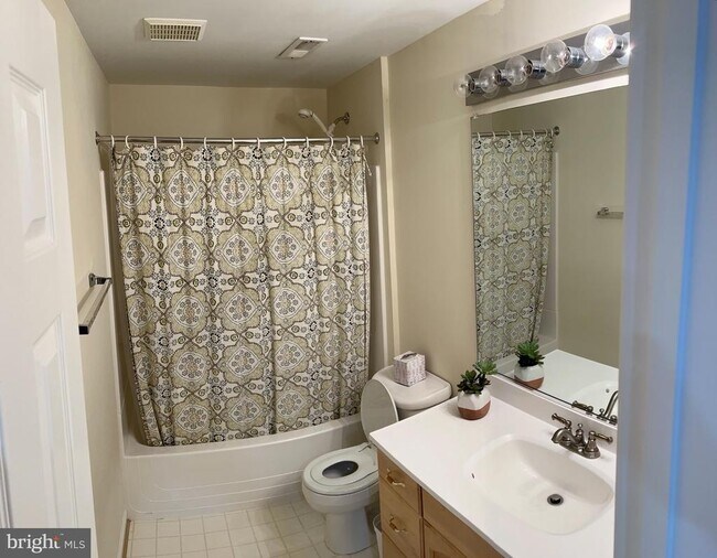 Building Photo - 46812 Backwater Dr