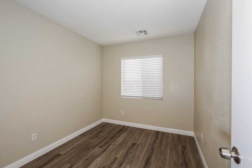 Building Photo - 5127 Mineral Lake Dr