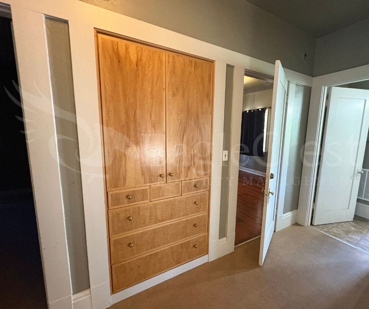 Building Photo - Large 8-Bedroom Home Across from Whitman College – Lawn Care Included