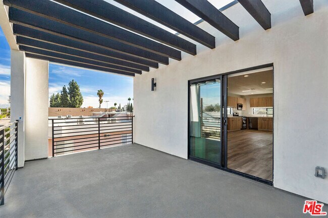 Building Photo - 14804 1/2 Vanowen St