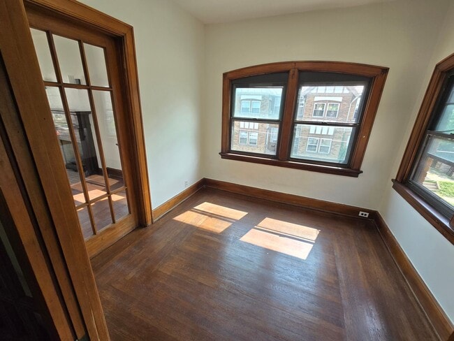 Building Photo - 3745 St Lawrence Ave