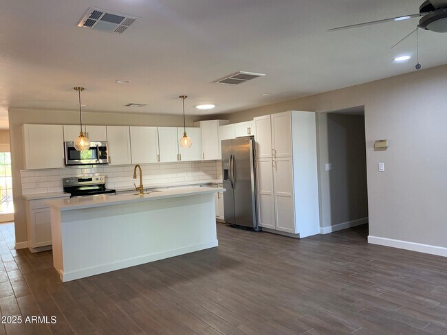 Building Photo - 6943 E Loma Land Dr