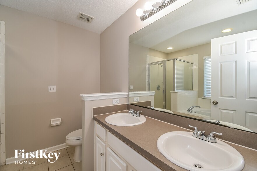 Building Photo - 1088 Beckingham Dr