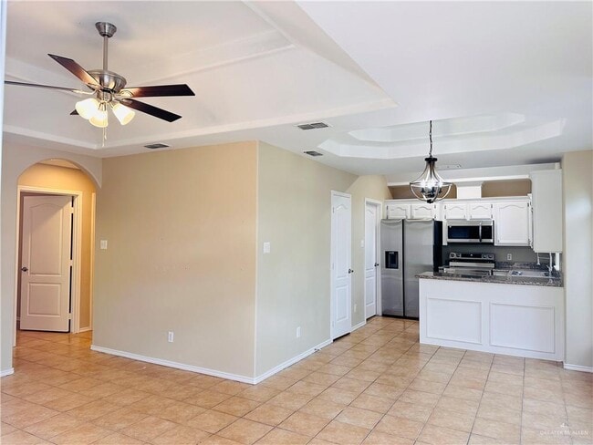 Building Photo - 14 West Dr