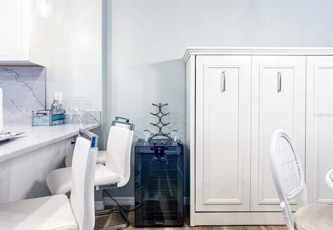 Building Photo - 845 Benjamin Franklin Dr