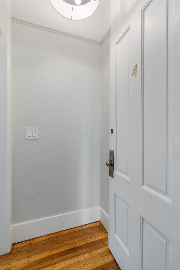 Building Photo - Fully Renovated 1 Bedroom in Downtown Palo...