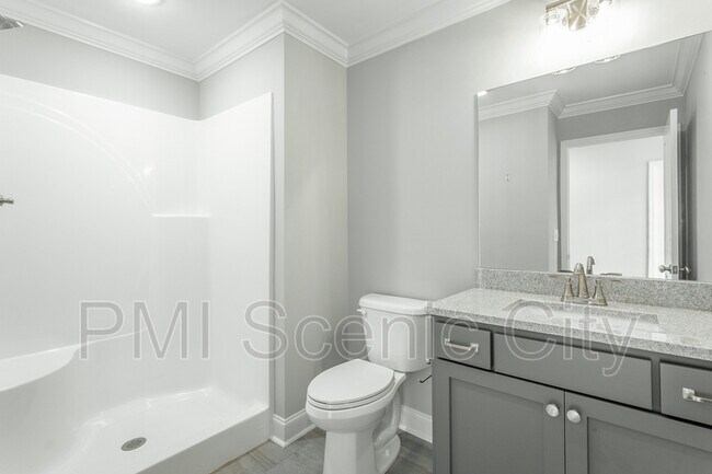 Building Photo - 591 Bellingham Dr NE