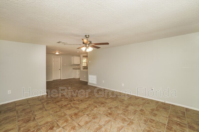 Building Photo - 6646 Lenoir Dr
