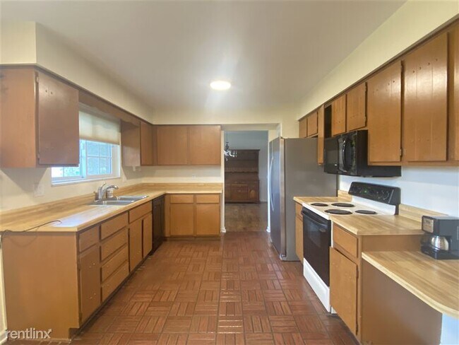 Building Photo - 306 Edison Ave