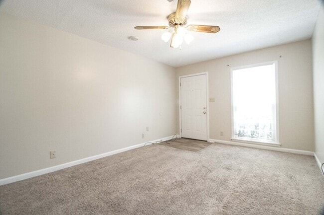 Building Photo - 3059 Woody Ln