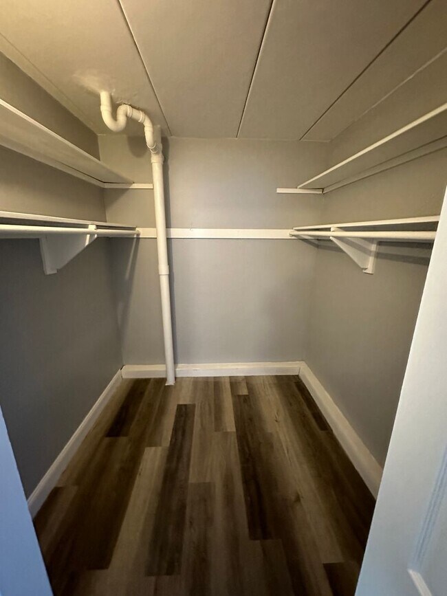Building Photo - Remodeled Meadowood Condo Unit  3 beds 2 full baths (heat, water, sewer included great value)
