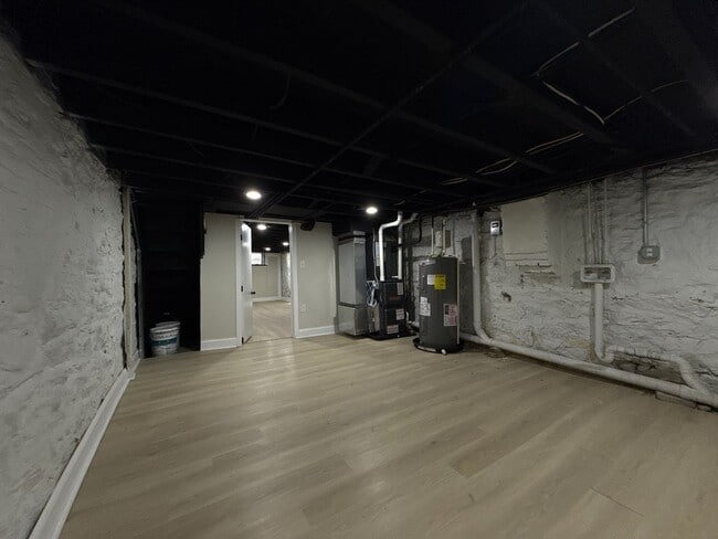 Building Photo - Three Bedroom Home in Baltimore