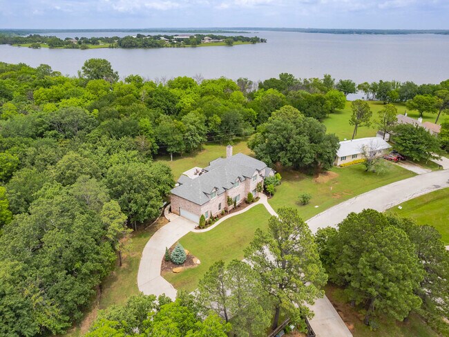 Building Photo - 200 Cove Dr