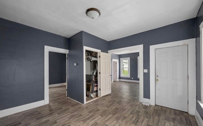 Building Photo - 2615 Lagrange St