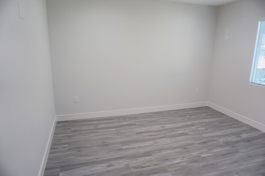 Building Photo - 10332 Jordan Ave