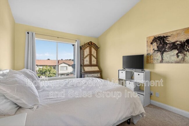 Building Photo - 30902 Club House Dr
