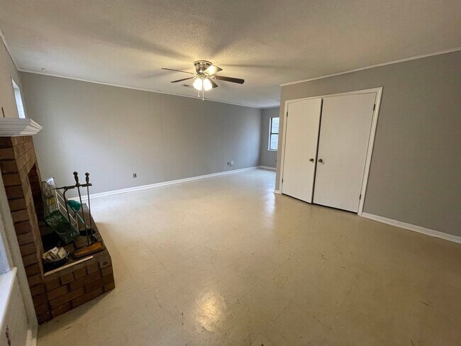 Building Photo - 885 Echles St