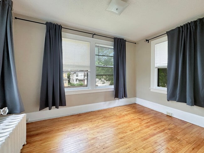 Building Photo - 3103 Dupont Ave S