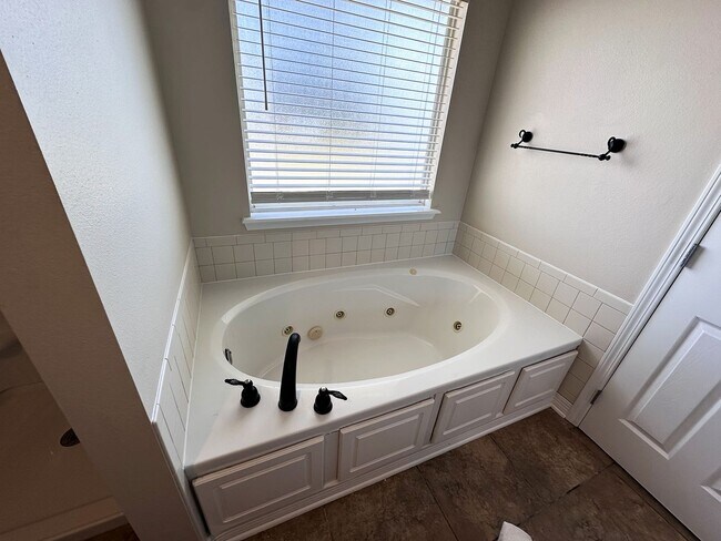 Building Photo - 505 Gaston Cir