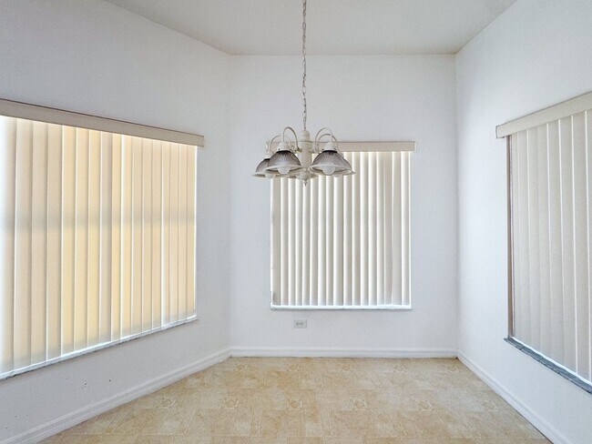 Building Photo - Pines at Lake Saunders 3 bedroom 2 bath home with double car garage