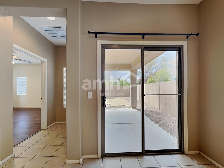 Building Photo - 2567 W Amber Sun Dr