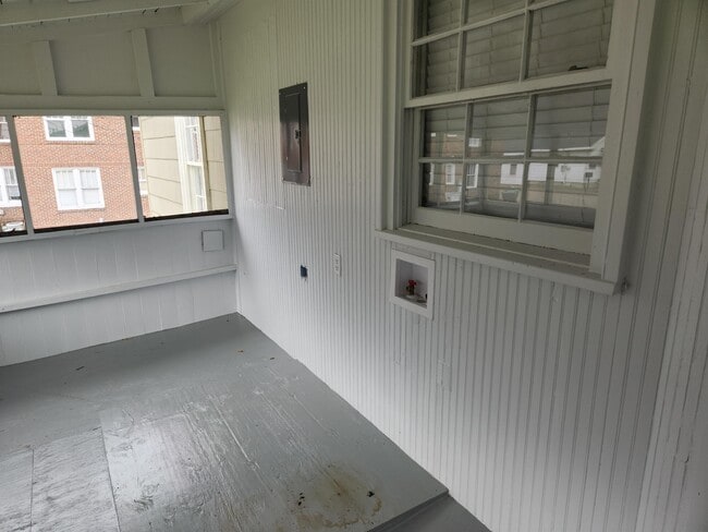 Building Photo - 151 S Green St