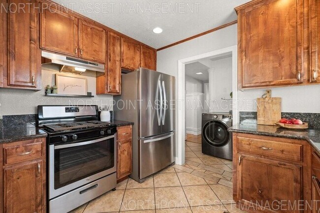Building Photo - Welcome to this stunning 4-bedroom, 2-bath...