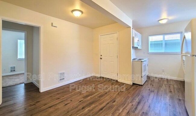 Building Photo - 3210 Lombard Ave
