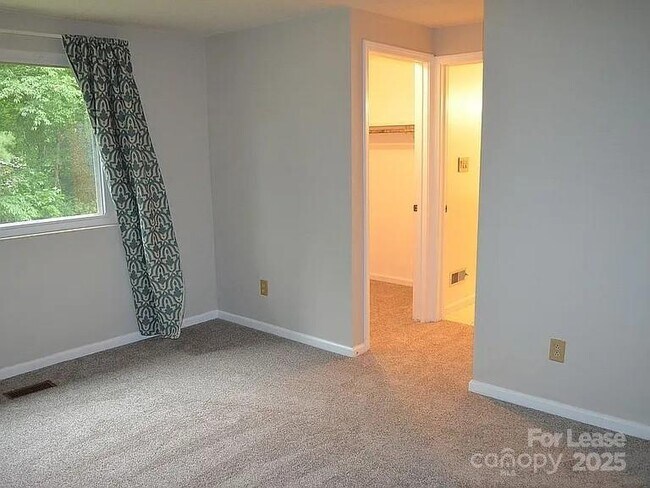 Building Photo - 634 Sweetgum Ln