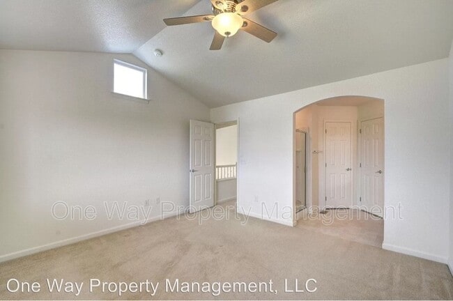 Building Photo - 1915 Halfmoon Cir