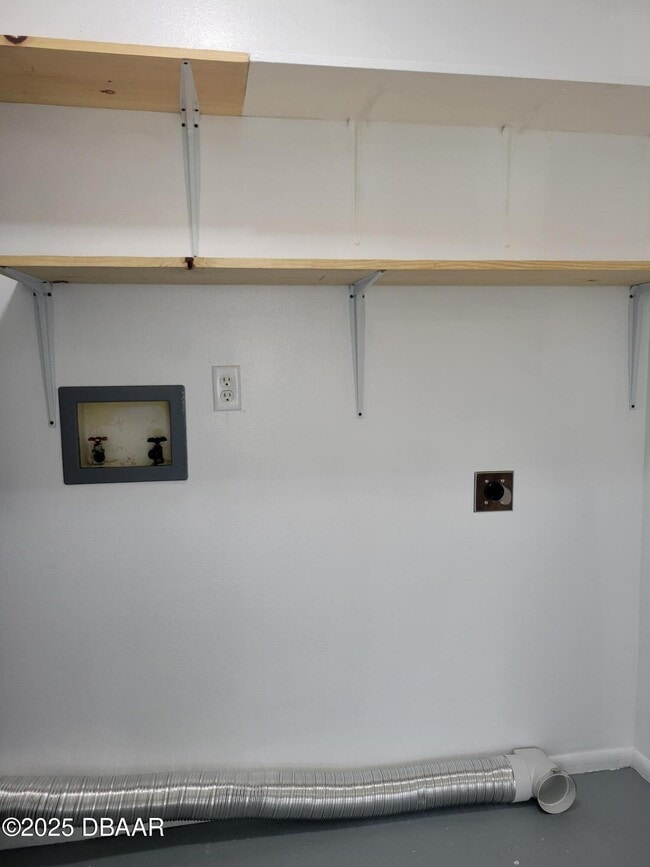 Building Photo - 1112 5th St