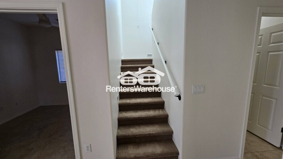 Building Photo - 1126 E Mt Shibell Dr