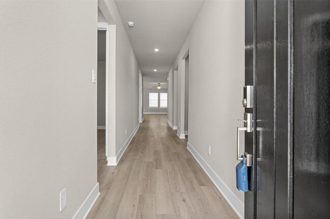 Building Photo - 2002 Bluff Oak Ct