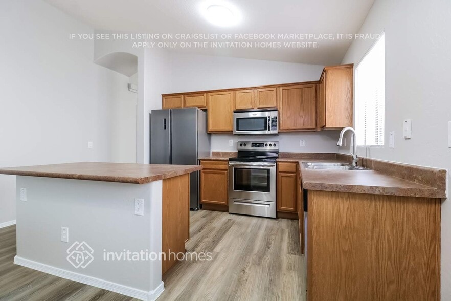 Building Photo - 21836 W Mohave St