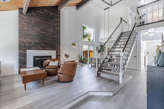 Building Photo - 1835 Cam Estrada