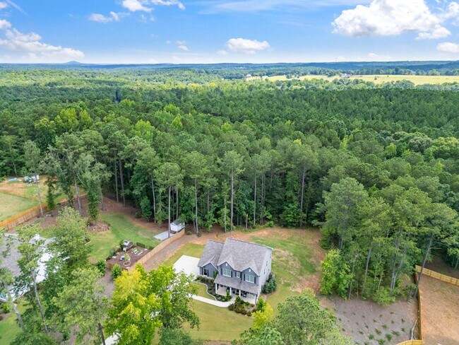 Building Photo - 2108 Charmond Dr