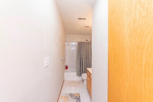 Building Photo - 1401 N Artesian Ave